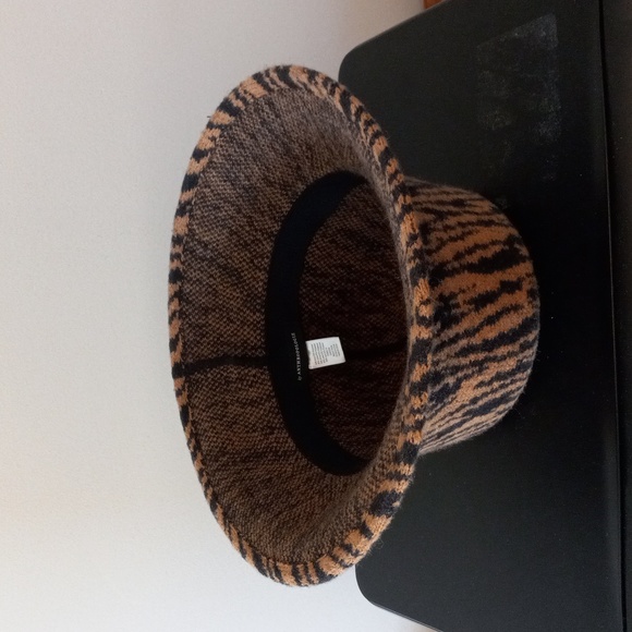 Anthropologie Winter Hat, 50% wool, 50% polyester - Picture 4 of 4